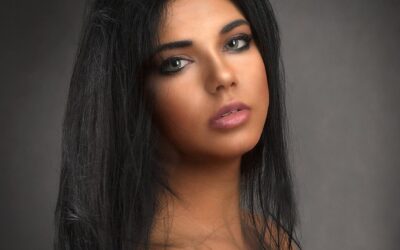 Palm Beach Posing Perfection: Captivating Photoshoot Poses