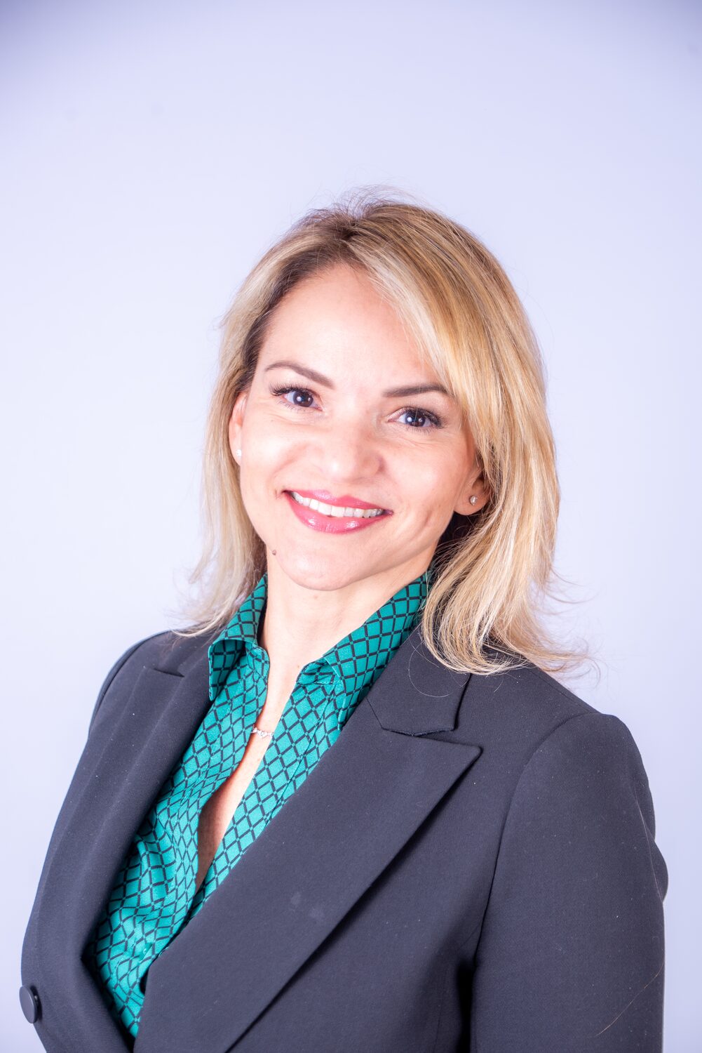 Executive headshot, arms crossed — West Palm Beach headshot photography by Concha Solutions